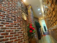 Ming-Jun Holiday Inn