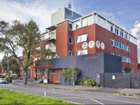 Melbourne Metro Yha 4*