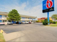 Motel 6 Wichita Airport 2*