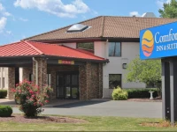 Comfort Inn & Suites West Springfield 2*