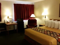 Super 8 Dodge City 2*