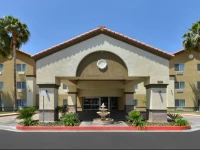 Comfort Suites Bakersfield 2*