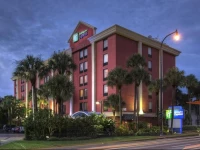 Holiday Inn Express Miami Springs 2*