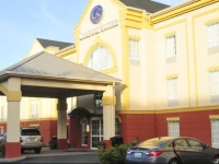 Comfort Suites Newark 3*