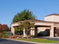 Courtyard Newark Liberty International Airport 3*