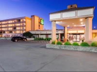 Quality Inn West Springfield 2*