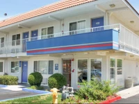 Motel 6 Lancaster 2*