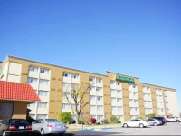 La Quinta Inn & Suites Wichita Airport 3*