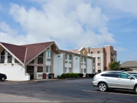 Super 8 Wichita Airport 2*