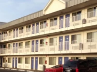 Motel 6 Brownsville North 2*