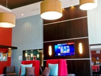 Holiday Inn Express Bakersfield 2*