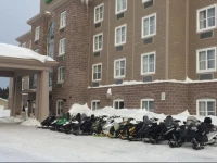 Holiday Inn Express Deer Lake 3*