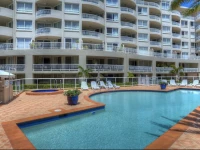 Kirra Beach Apartments 4*