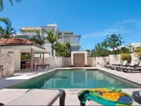 Beachcomber on the Spit 4*