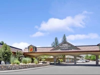 Super 8 Meadow Wood Courtyard 2*