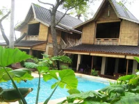 Lovina Beach Houses 3*
