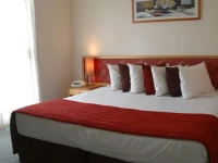 Quest on St Kilda Road 4*