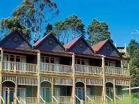 Strahan Village 4*