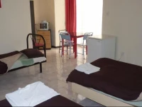 Highlander Guest House And Bar