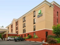 Holiday Inn Express Fairfax-Arlington Boulevard 2*