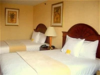La Quinta Inn Queens 2*
