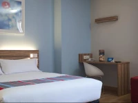 Travelodge Barcelona Poblenou 3*