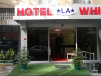 La White Hotel 2*