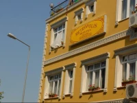 Metropolis Hostel & Guest House