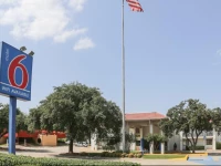 Motel 6 Dallas - Addison 1*