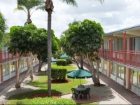 Days Inn West Palm Beach 2*