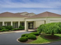 Courtyard Pittsburgh Airport 3*