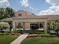 Courtyard Philadelphia Airport 3*