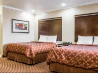 Econo Lodge Inn & Suites Near Legoland 2*