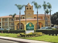 La Quinta Inn & Suites Orange County - Santa Ana 3*
