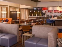 Courtyard Richmond West 2*