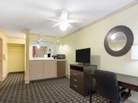 Days Inn Savannah Airport 2*