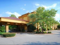 Holiday Inn Express Forsyth 2*