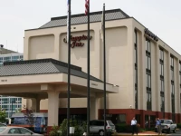 Hampton Inn Newark-Airport 3*