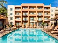 Courtyard Phoenix Airport 3*