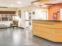 Super 8 Columbus West 2*