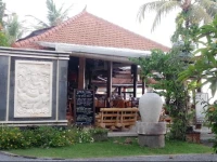 Anom Beach Inn Bungalows