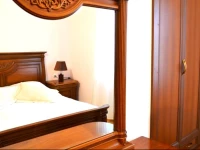 Monument Guest House 3*