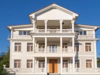 Guenos Plaza guest house