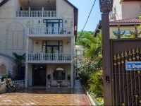 Palmovy Dvor Guesthouse 4*