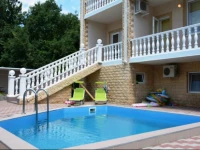 Tonky Mys Guest House 2*