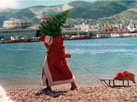 дед мороз весной. травка зеленеет зимний дождь идет в сапогах. наступает новый год дождик третьи сутки.