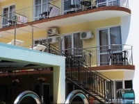 Acropol Guest House 3*