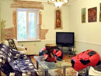 Trotters Den Hostel 3*