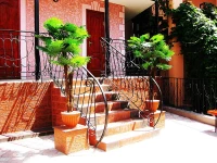 Rozovyi flamingo mini hotel