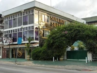Sullies Suites Hotel
